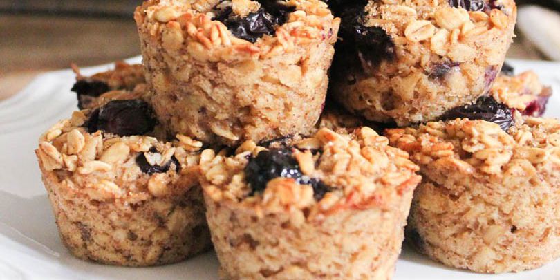 Banana-Berry Baked Oatmeal Bites