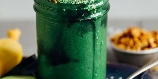 Super Green Spirulina Smoothie (5 Ingredients!)