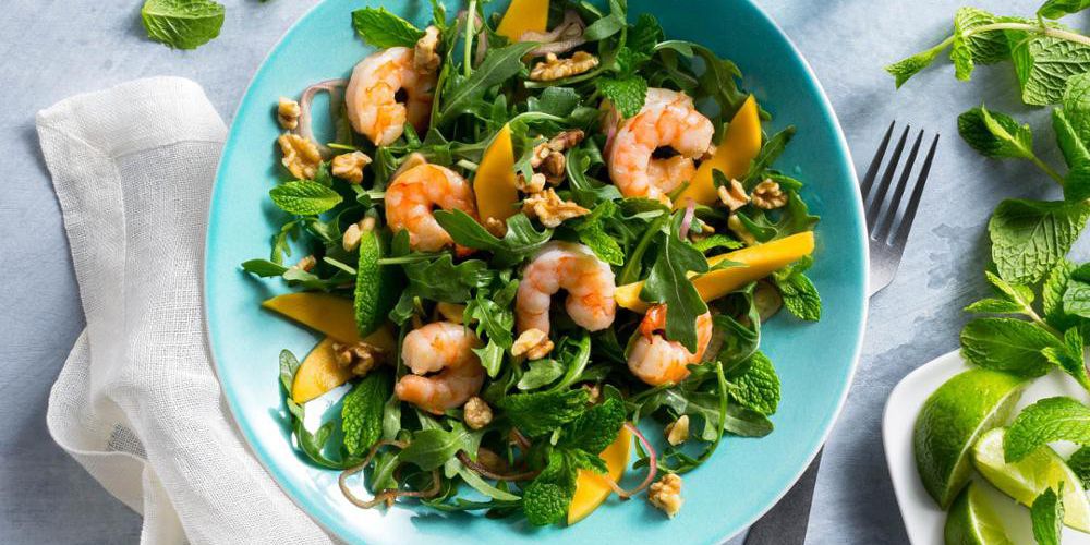 Superfast Vietnamese shrimp salad with mango and m