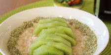 Vanilla and Coconut Oats with Kiwi Fruit