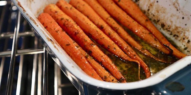 Honey Garlic Roasted Carrots