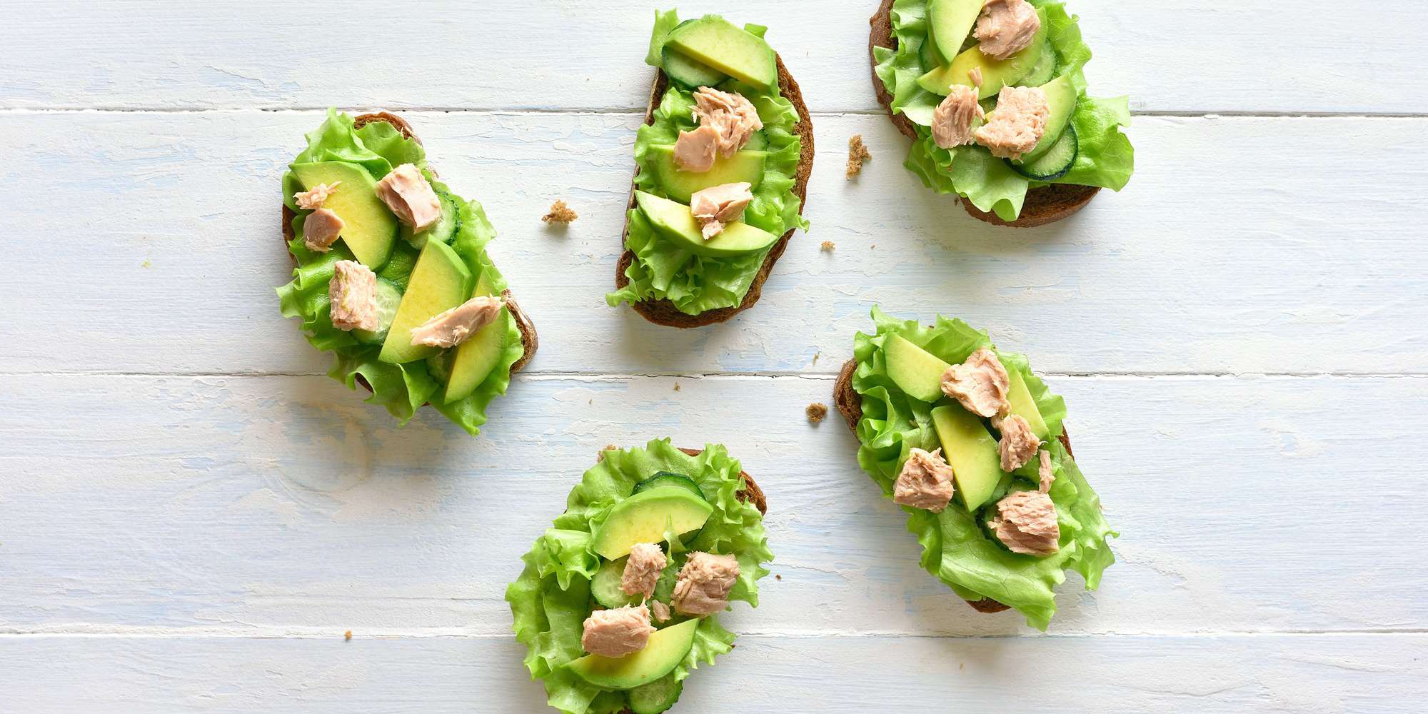 Tuna and Avocado in a Lettuce Boat [BF]