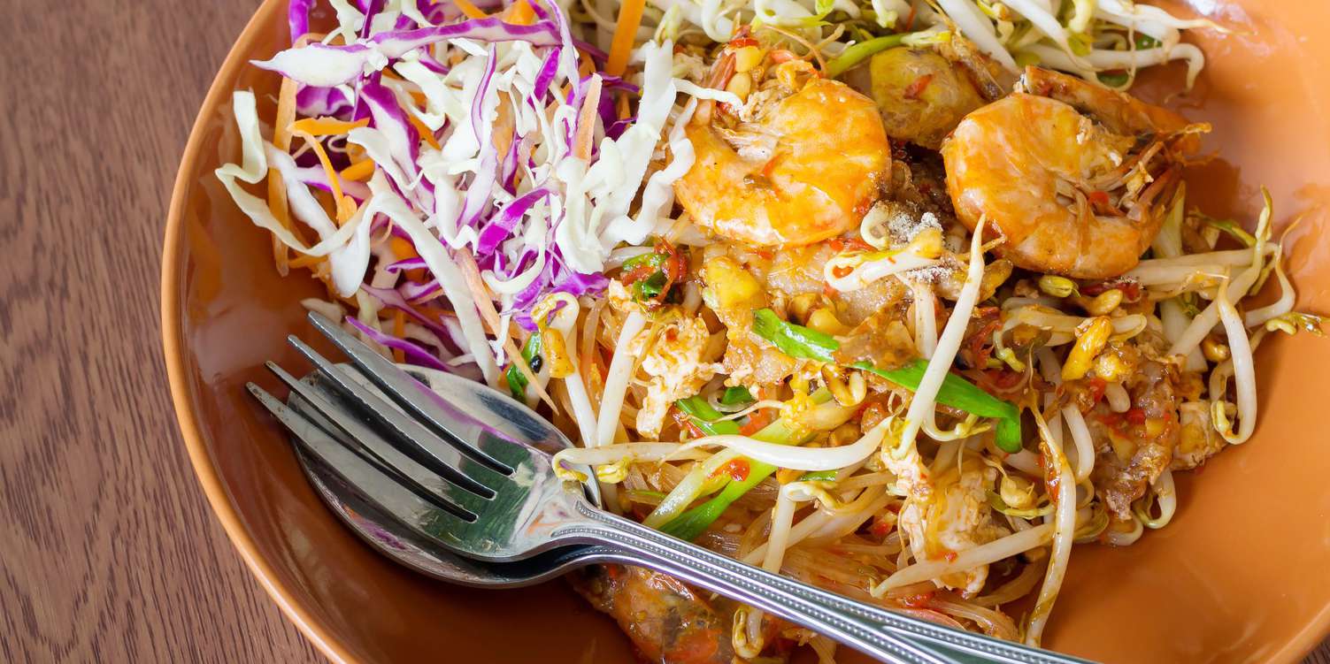 Healthy Pad Thai with Shredded Cabbage