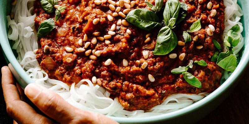 Bolognai spagetti rizstésztával (rejtett májjal)