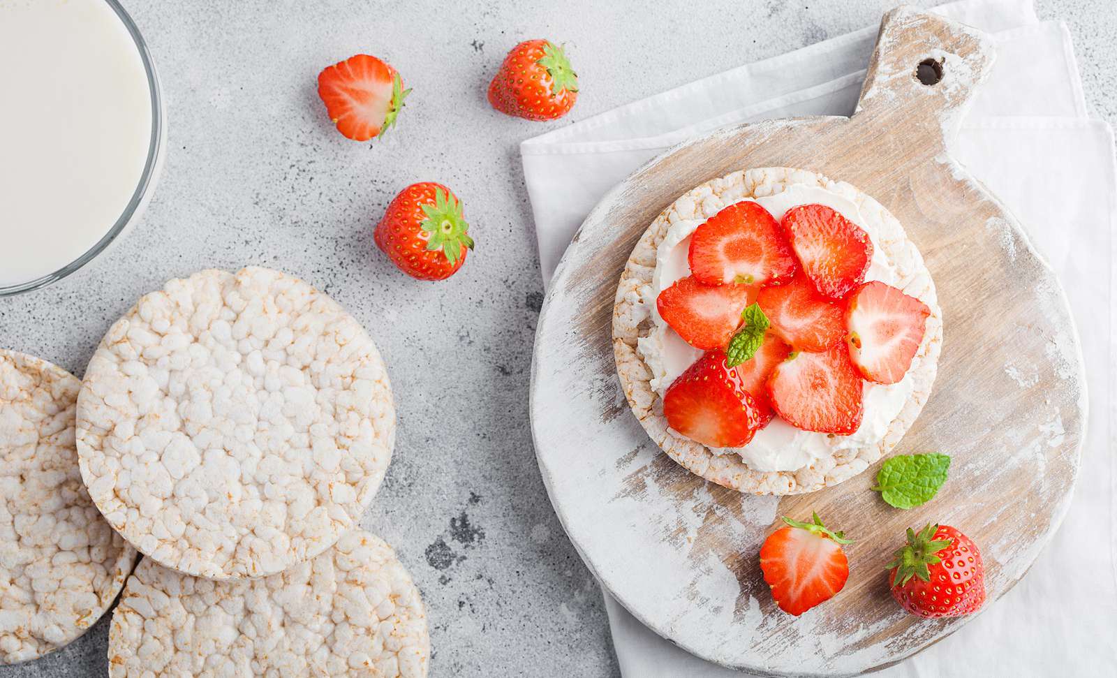 Yogurt-Topped Rice Cake