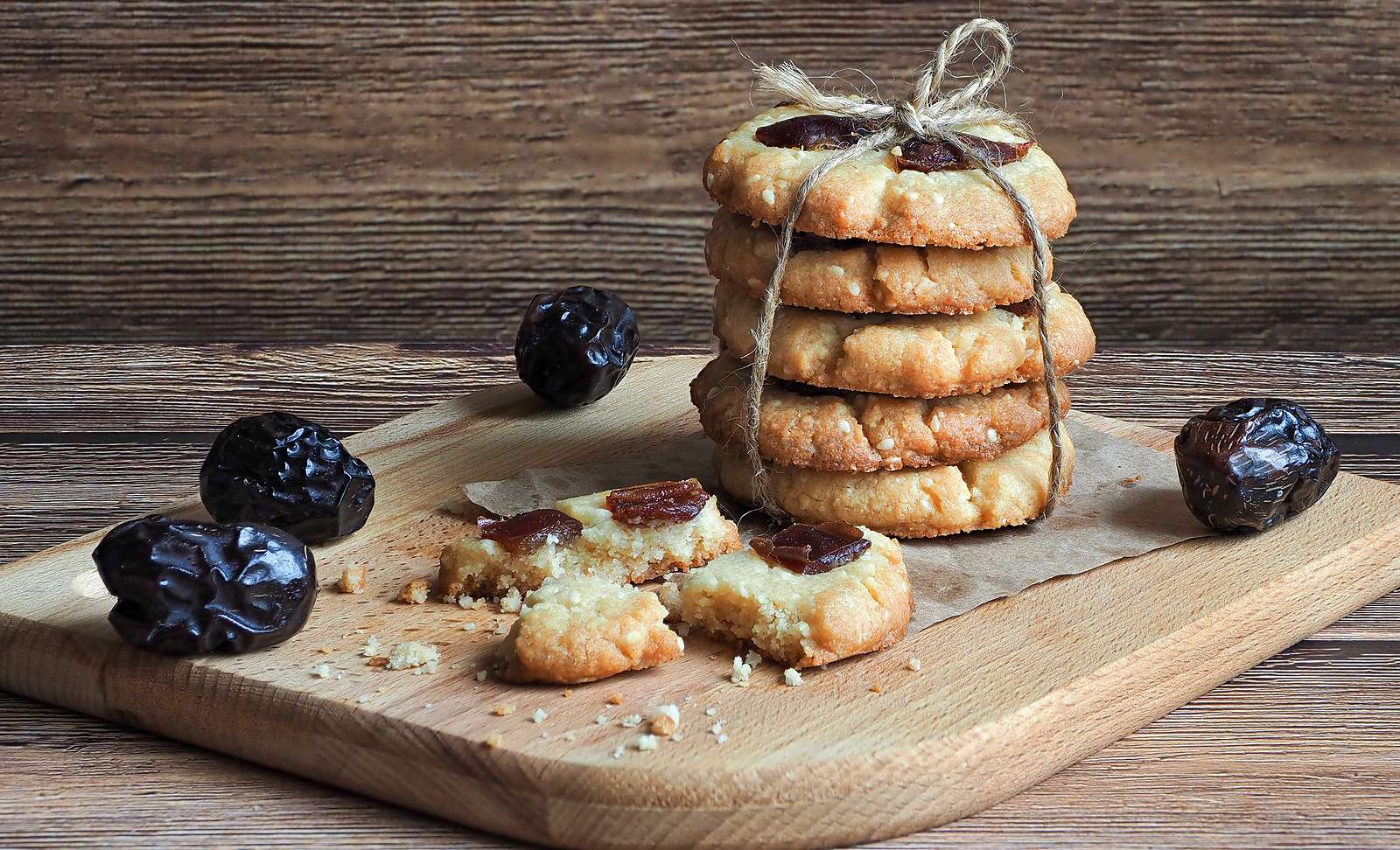 Tahini Date Chocolate Chip Cookies