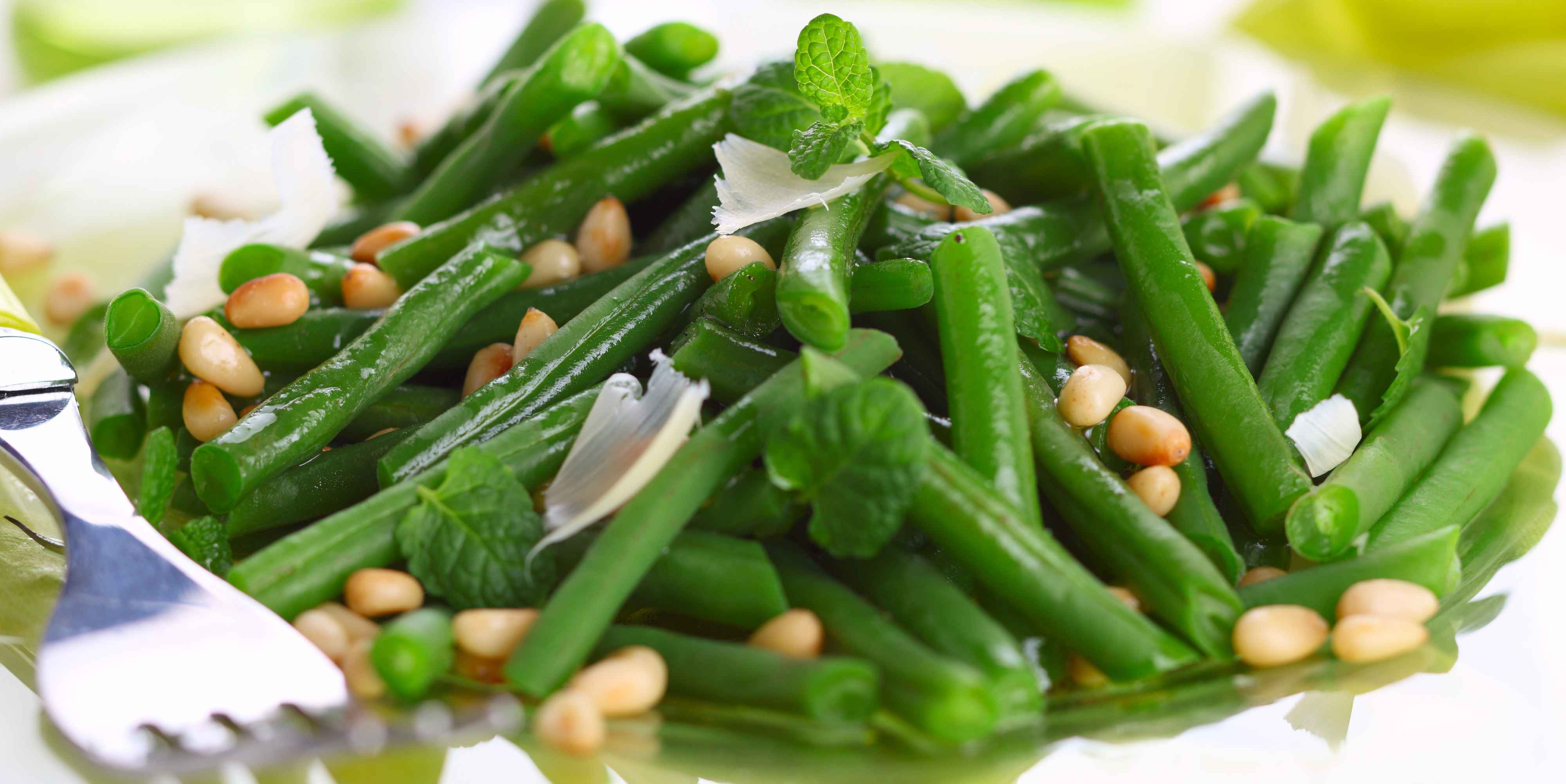 Green Beans With Roasted Nuts and Cranberries