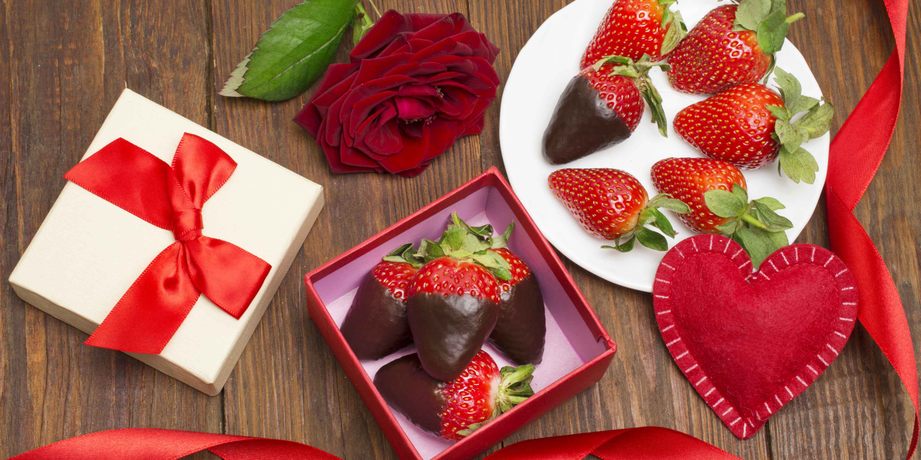 Valentine's Day Chocolate Fruit Box