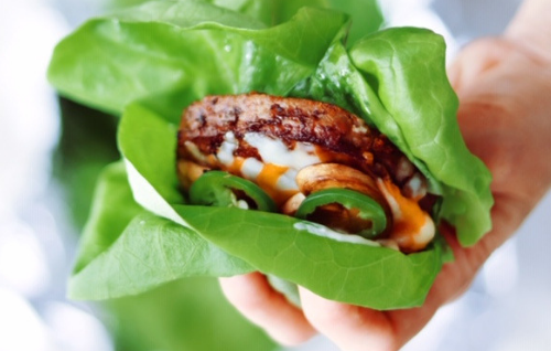 Burger enrobé de laitue