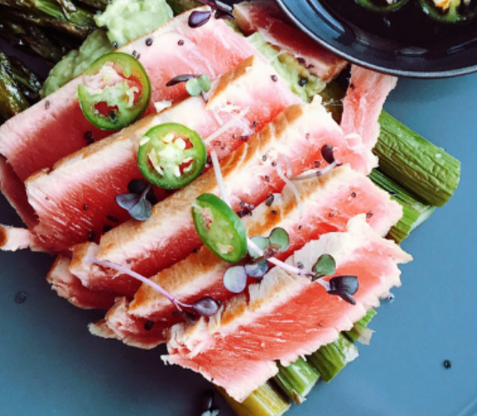 Thon Tataki Avocat Jalapinos