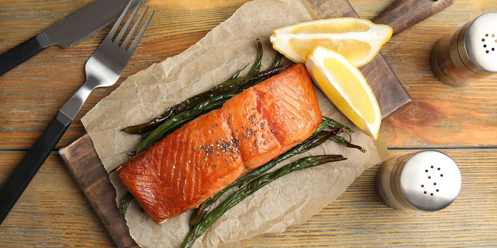 Baked Salmon with Lemon and Thyme