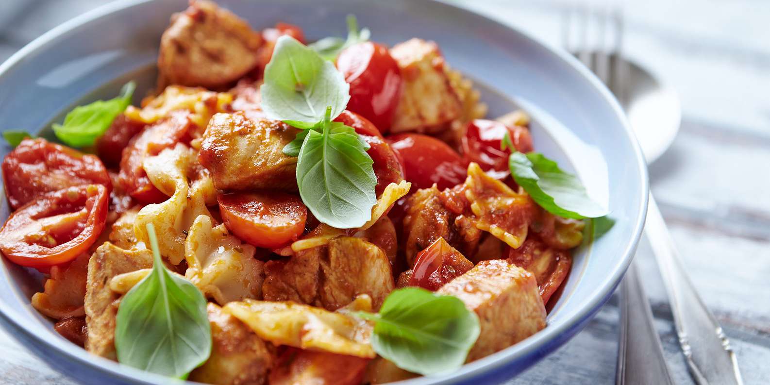 Pasta with Tuna, Tomatoes & Artichokes