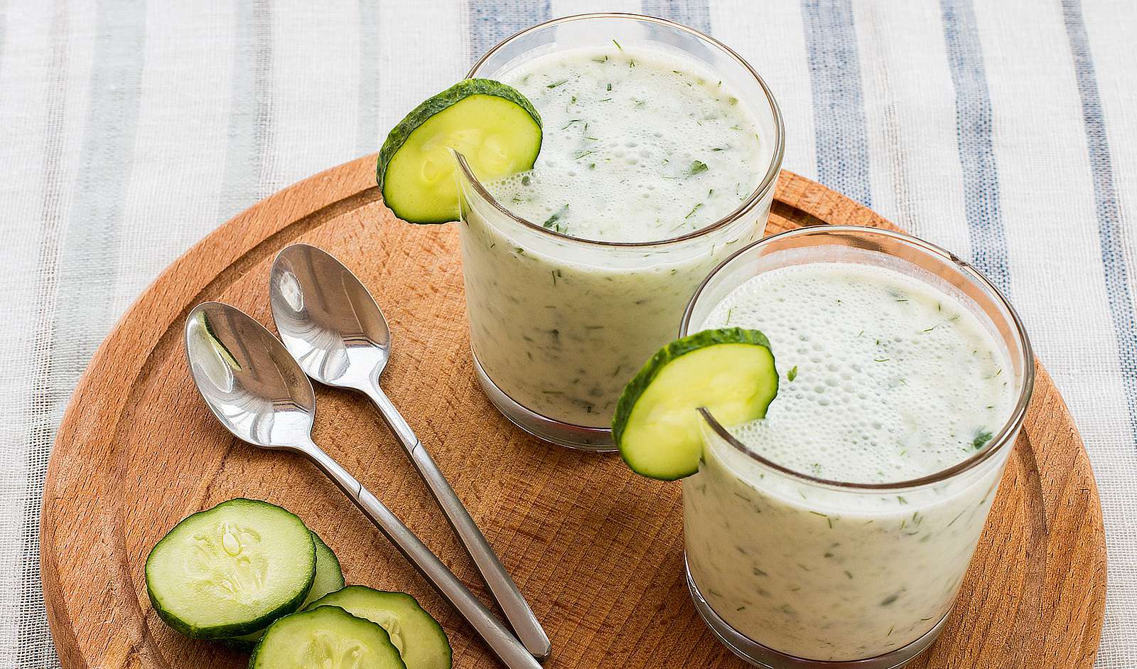 Pineapple Smoothie with Mint, Ginger & Cucumber