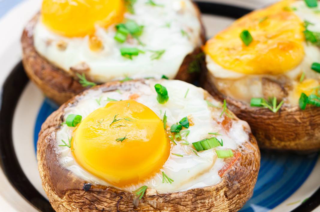 Baked Eggs in Portobello Mushroom Caps