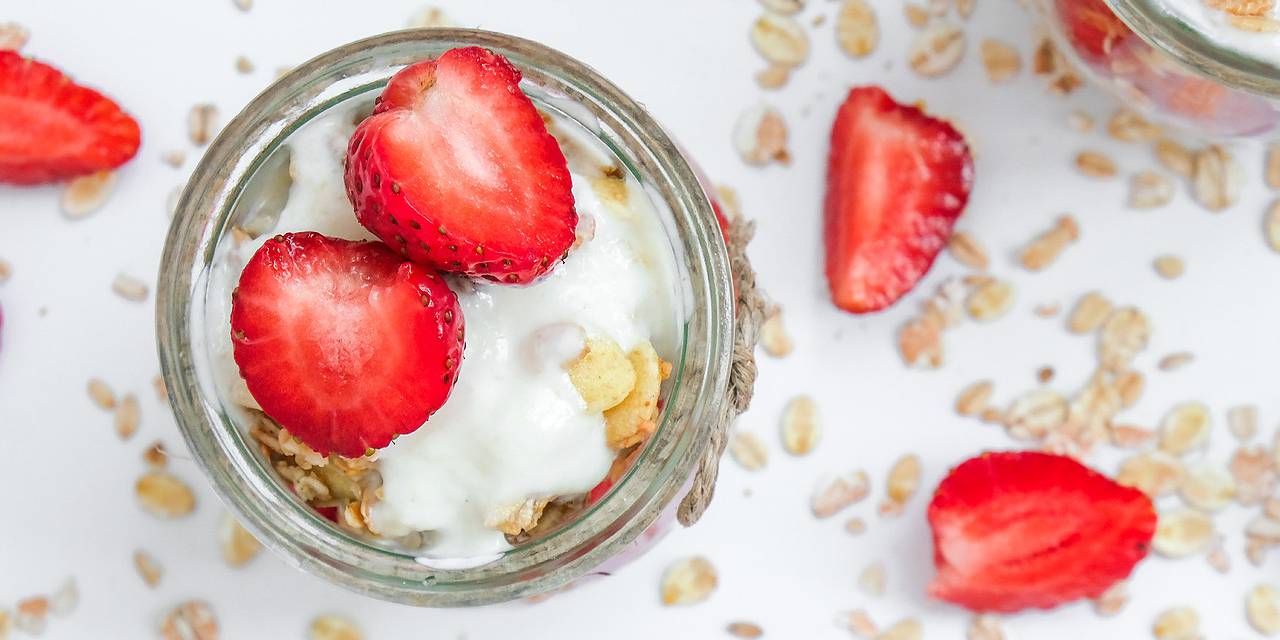 Strawberry Yogurt Breakfast Parfaits