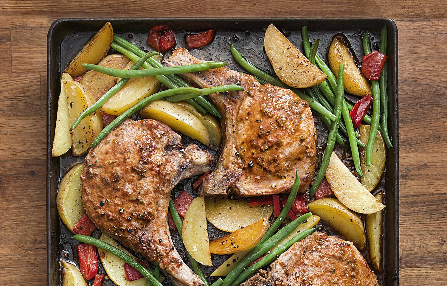 One Pan Pork Chops With Potatoes and Veggies (LFM)