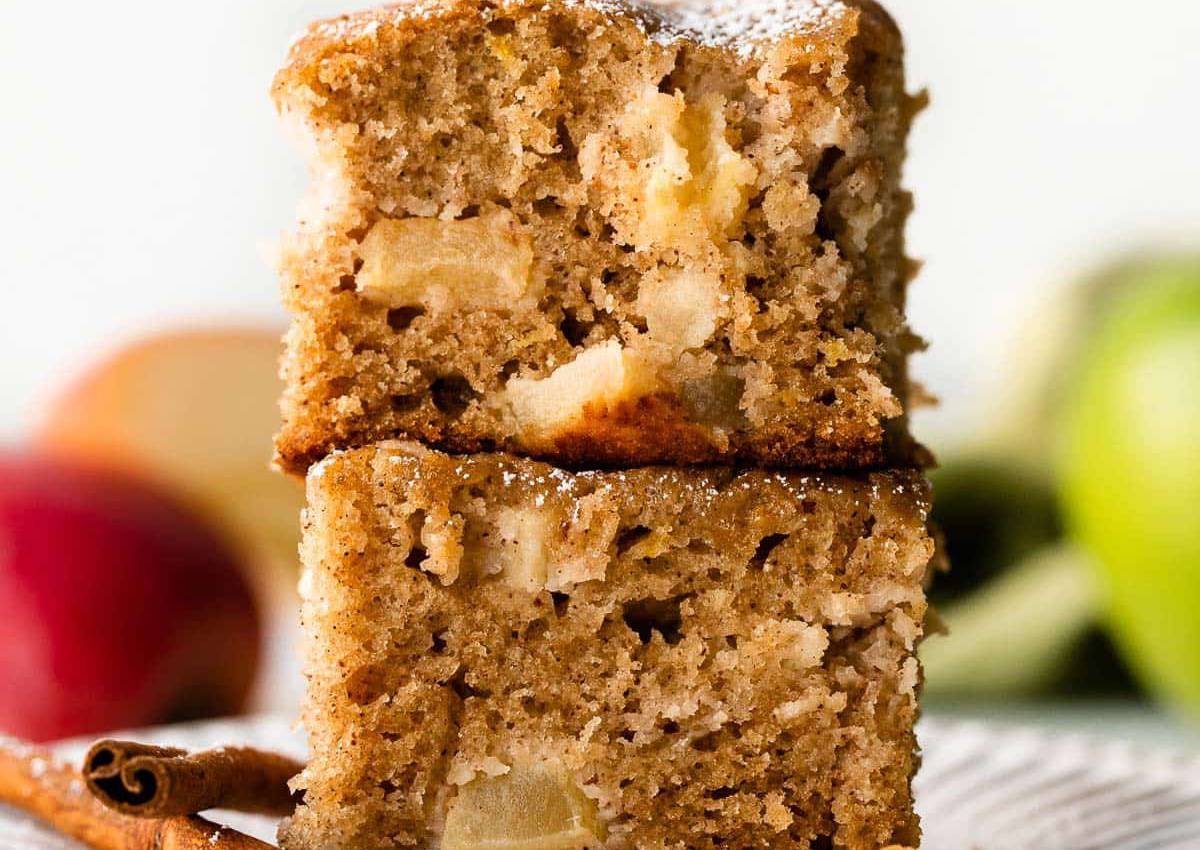 Healthy Breakfast Oatmeal Apple Cake