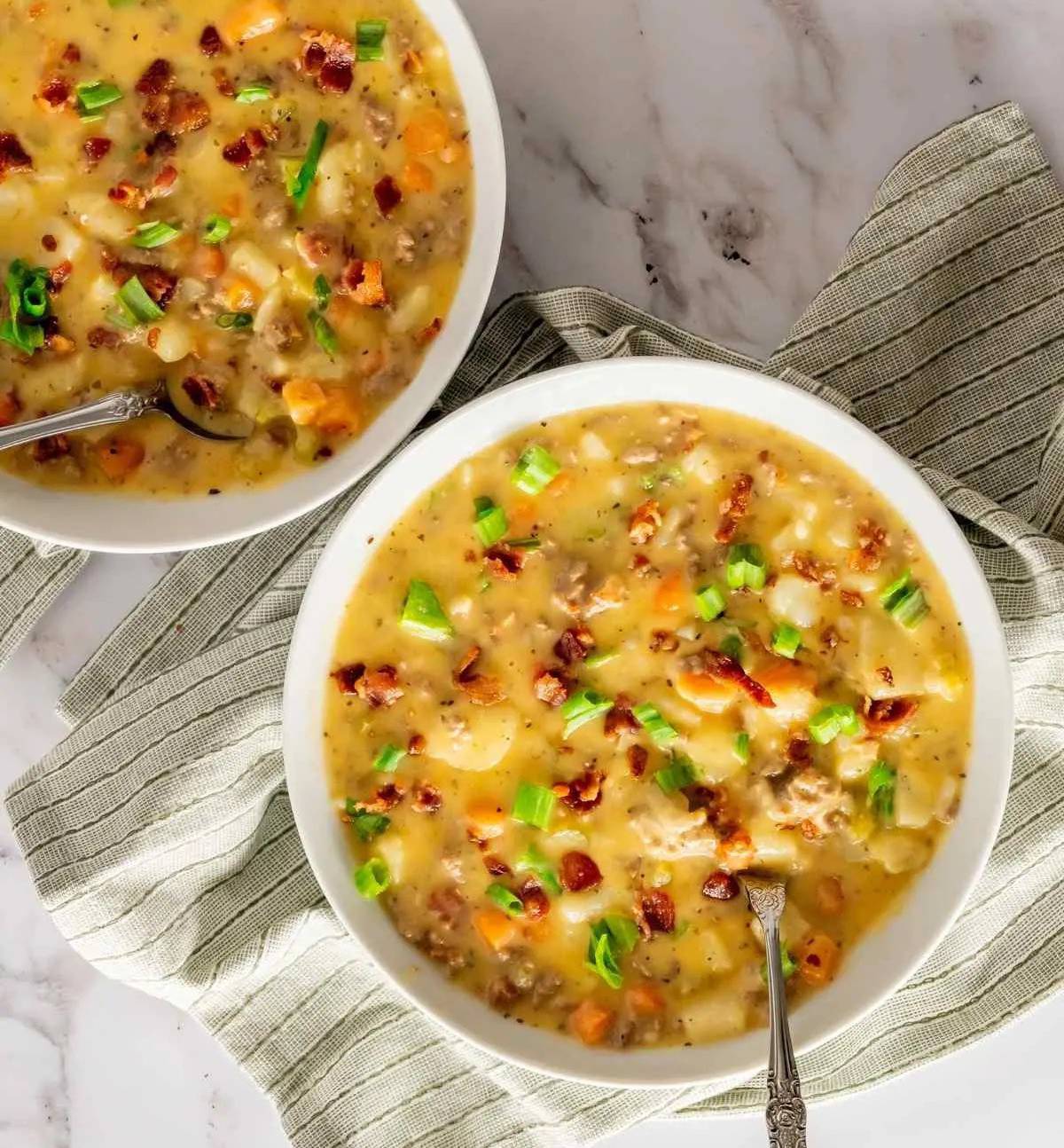Crockpot Cheeseburger Soup with Bacon