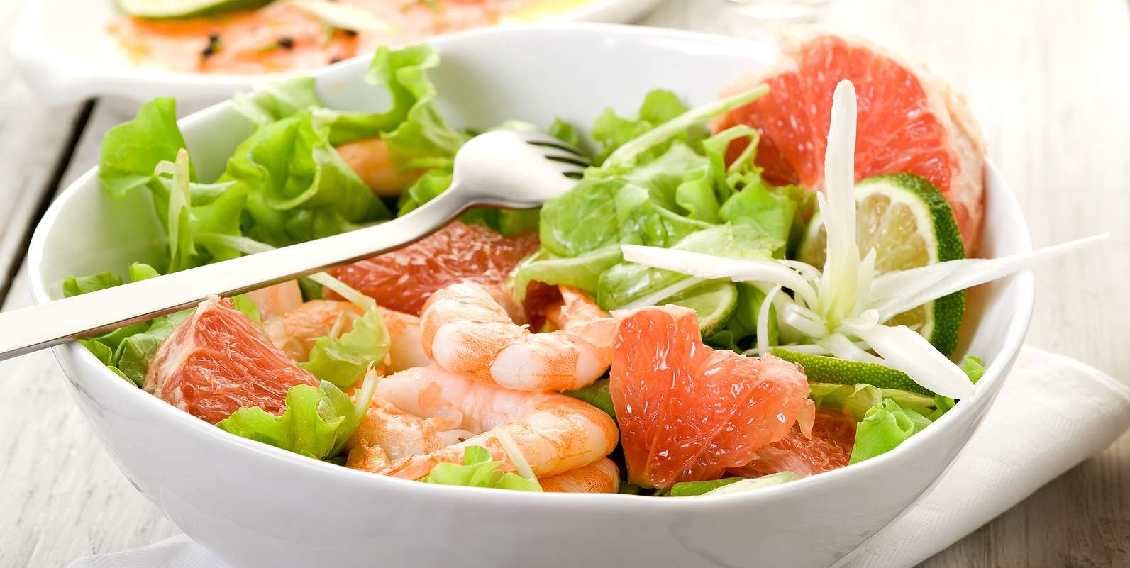 Refreshing Grapefruit and Prawn Salad
