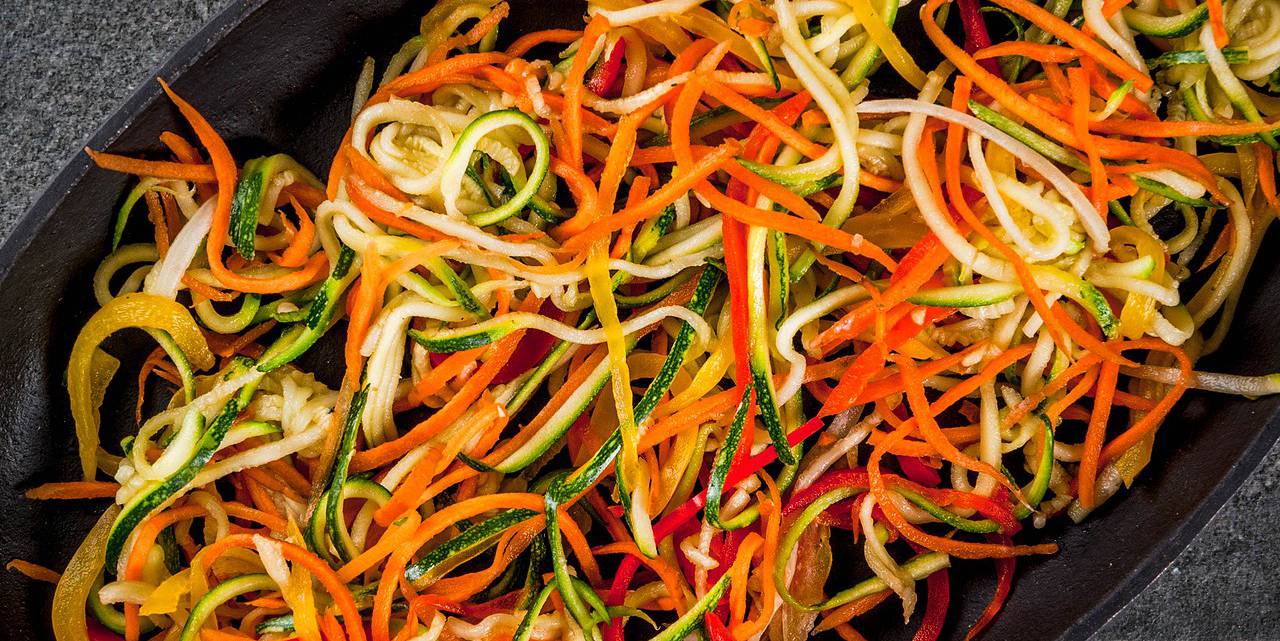 Low FODMAP Veg Noodles with Tofu and Peanut Sauce